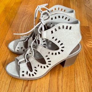 🚨4X$25🚨 Brash Tan Gladiator Sandals with Intricate Cut-Out Design